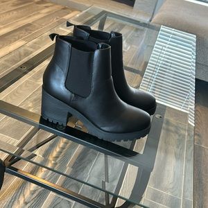 Black boots size 10